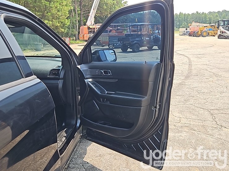 2017-ford-explorer-xlt-image-33