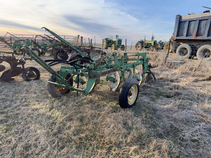 john-deere-pull-type-three-bottom-plow-image-7