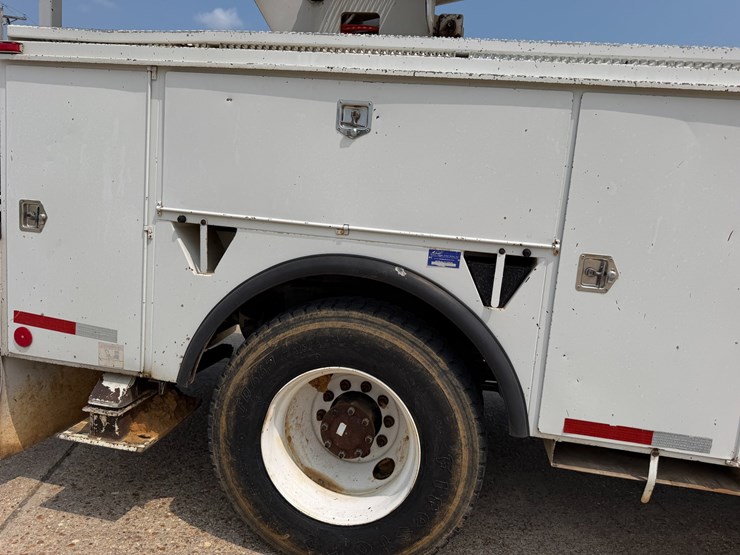 2007-peterbilt-335-image-20