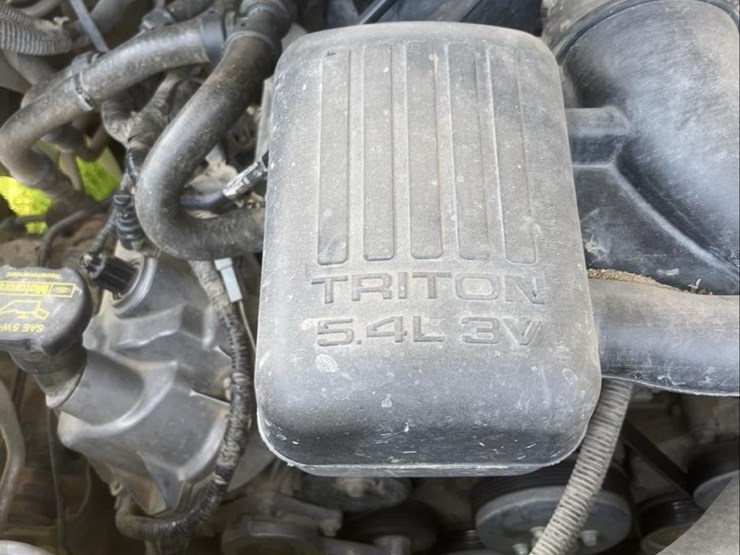 2011-ford-expedition-xlt-image-10