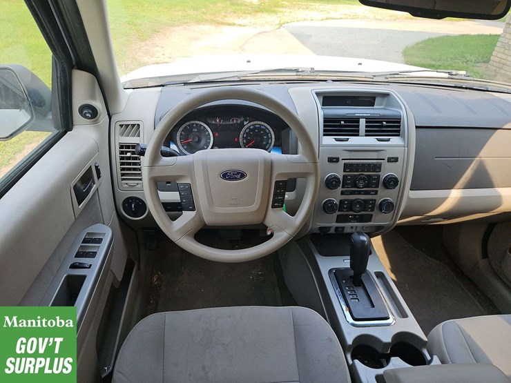 2011-ford-escape-image-19