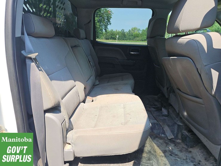 2015-chevrolet-3500-image-26