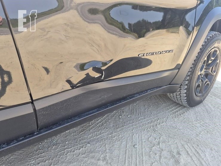 2018-jeep-cherokee-image-12