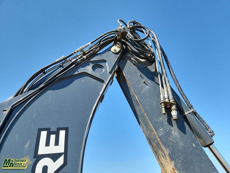 deere-410l-image-51
