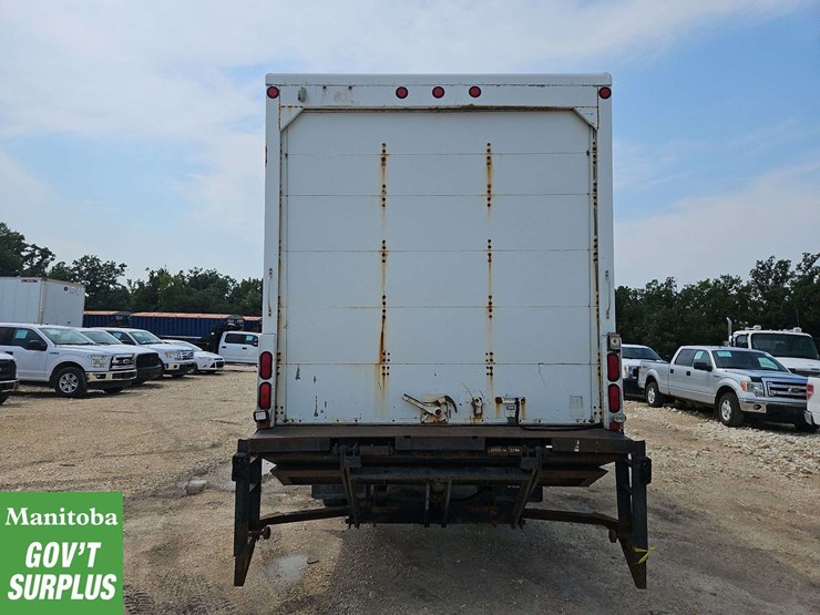 2007-gmc-w5500-image-8