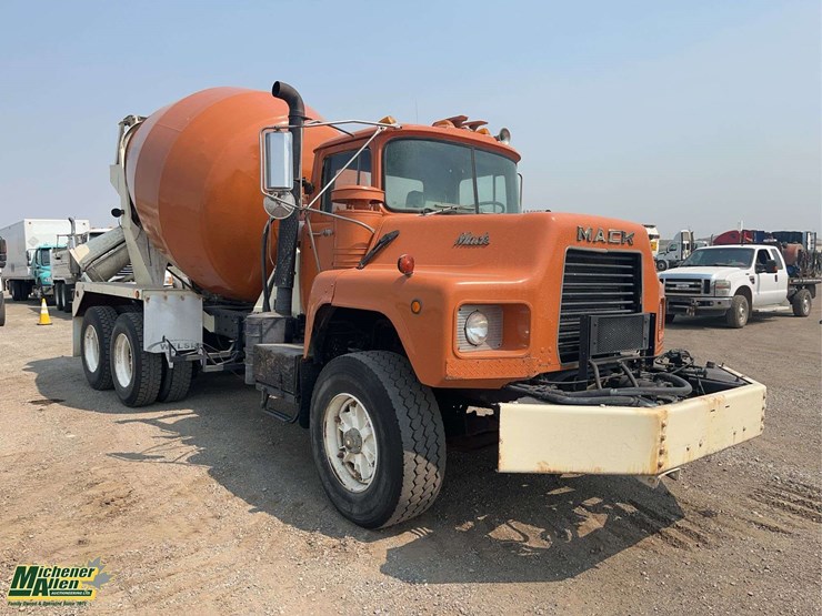 1989-mack-dm690s-image-7