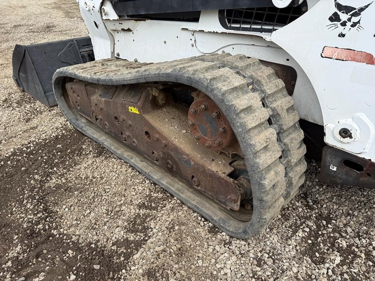 2012-bobcat-t870-image-16