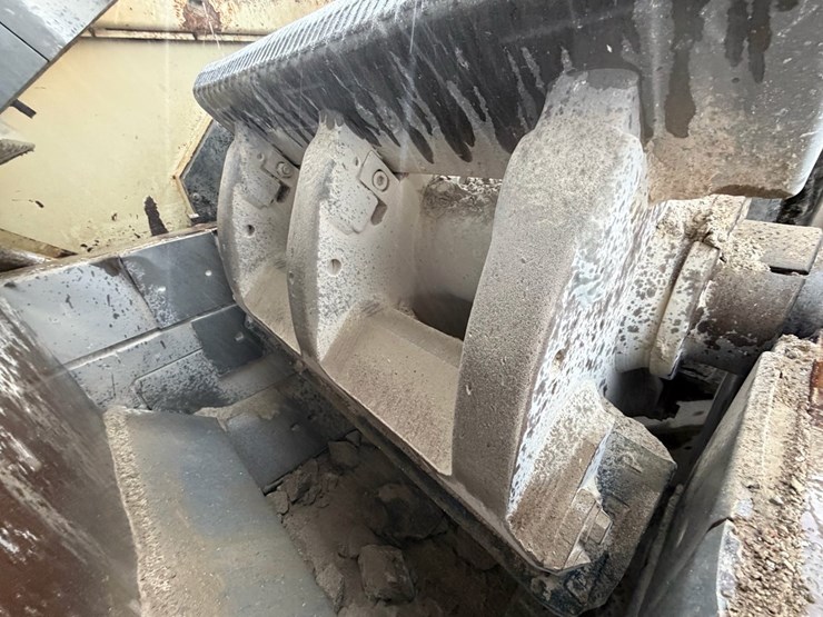2012-metso-lokotrack-lt1213-tracked-impact-crusher-plant-image-40