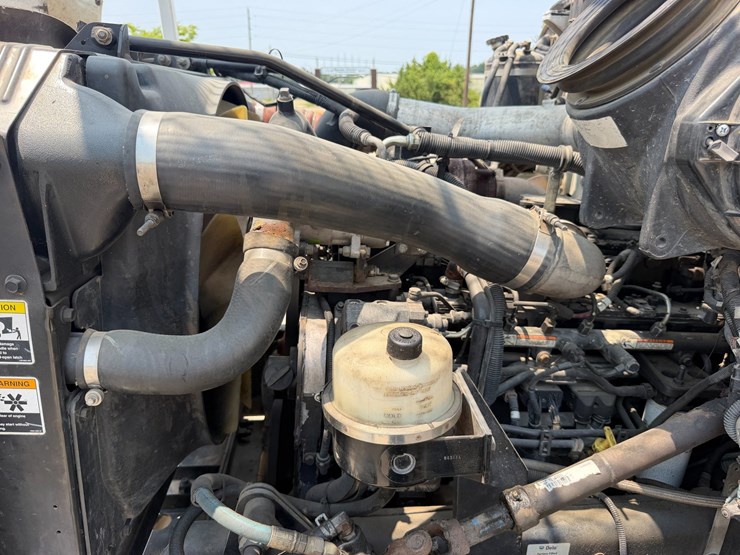 2007-peterbilt-335-image-74