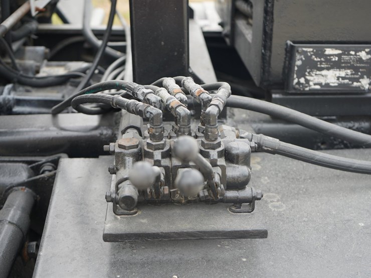 2005-mack-mr688s-image-24