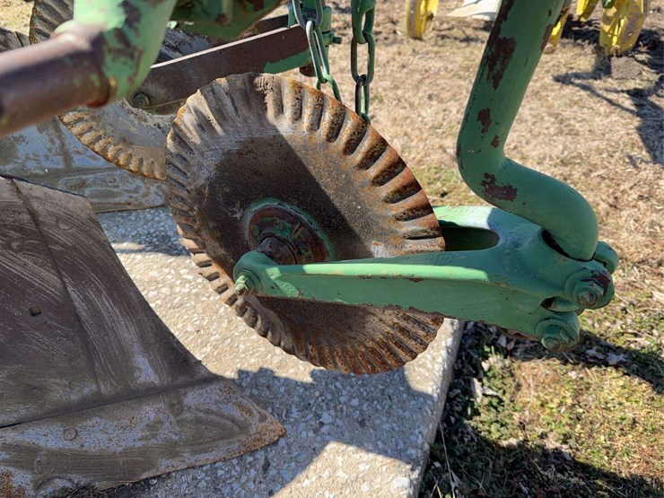 john-deere-three-point-two-bottom-plow-image-6