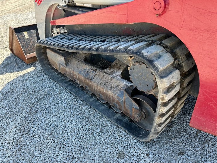 2011-takeuchi-tl250-image-16