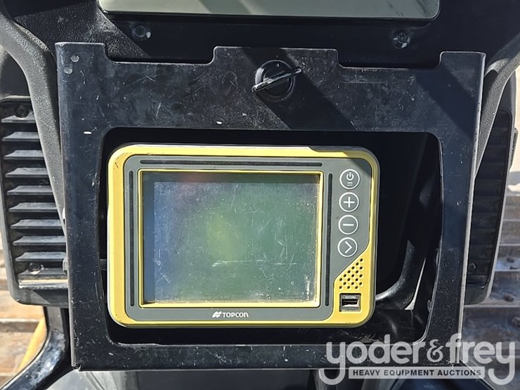 2020-caterpillar-d6k2-lgp-image-54