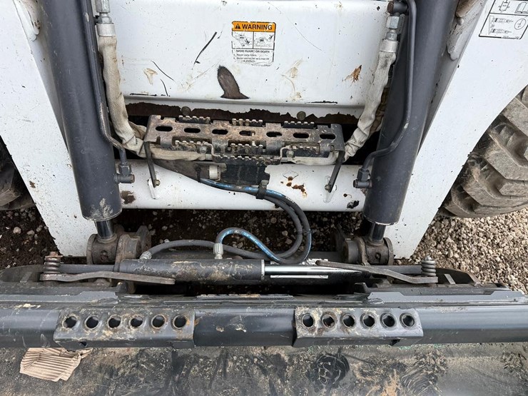 2013-bobcat-s650-image-10