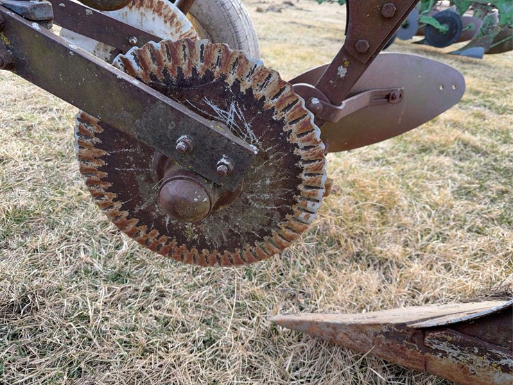 john-deere-pull-type-three-bottom-plow-image-26
