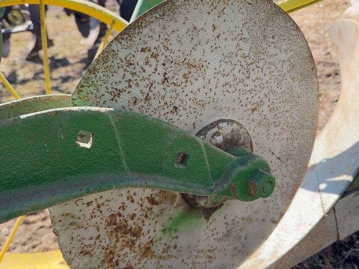 john-deere-pull-type-two-bottom-plow-image-26