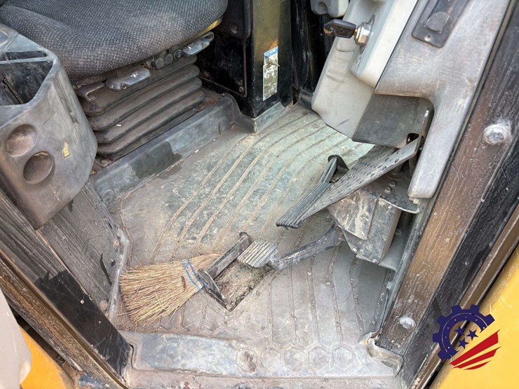 2015-caterpillar-d6t-lgp-image-88