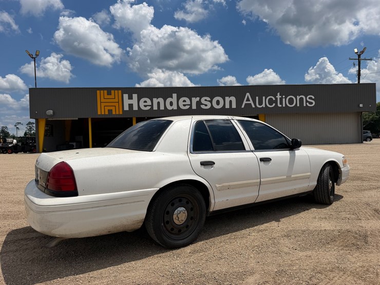 #30601-•-2009-ford-crown-vic-image-3