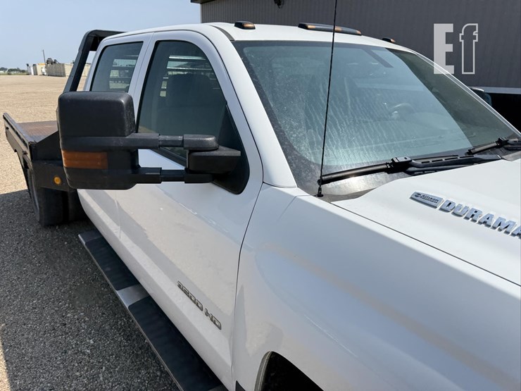 2015-chevrolet-3500hd-image-9