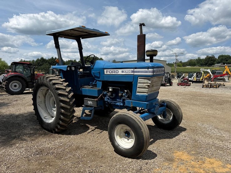 ford-7700-image-6