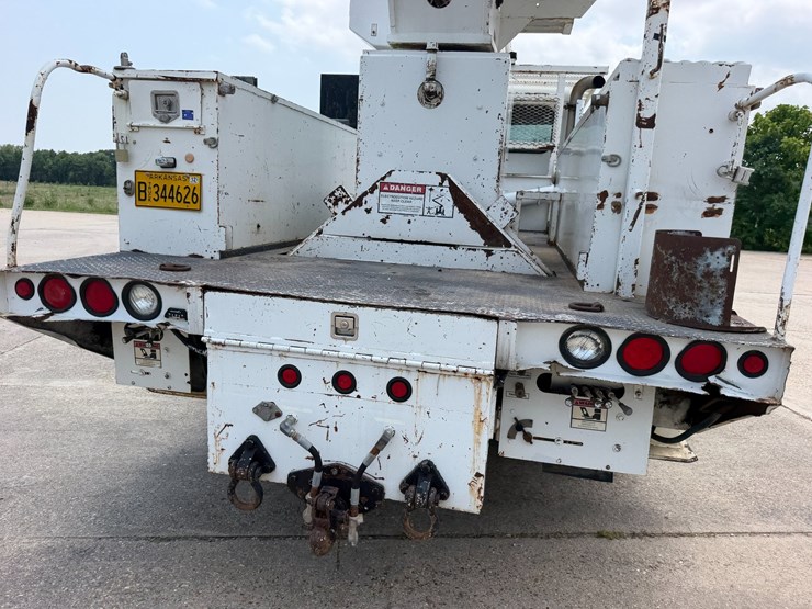 2007-peterbilt-335-image-22