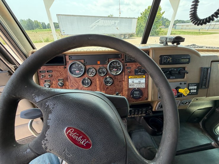 2007-peterbilt-335-image-64