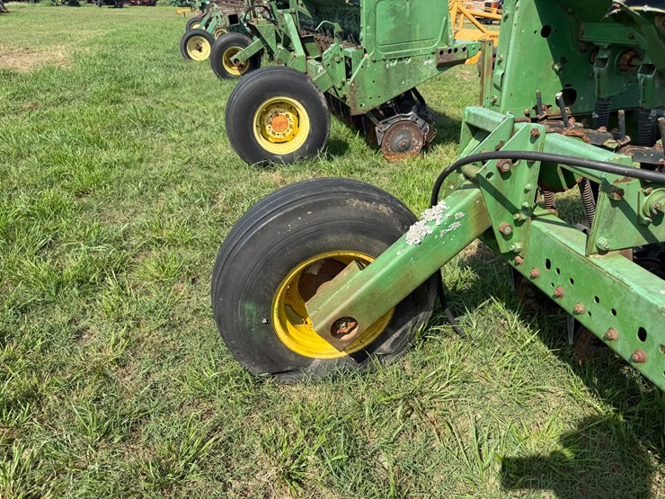 john-deere-15-image-8