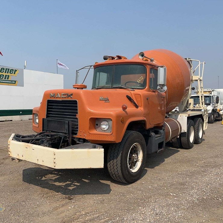 1989 MACK DM690S