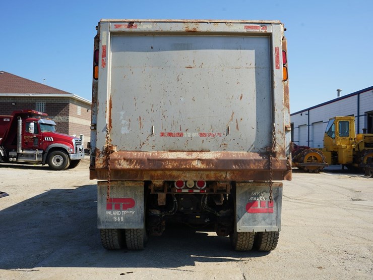 2014-mack-granite-gu713-image-5