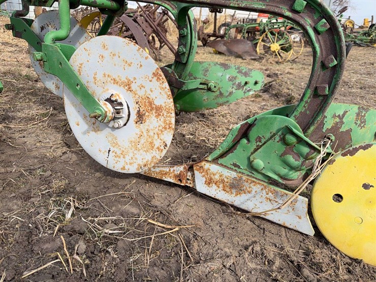 john-deere-pull-type-two-bottom-plow-image-16