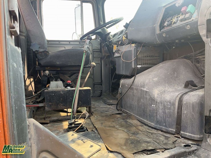1989-mack-dm690s-image-19