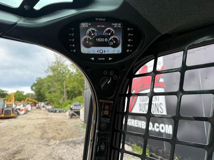 2020-bobcat-s570-image-21
