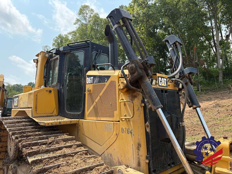 2015-caterpillar-d6t-lgp-image-63