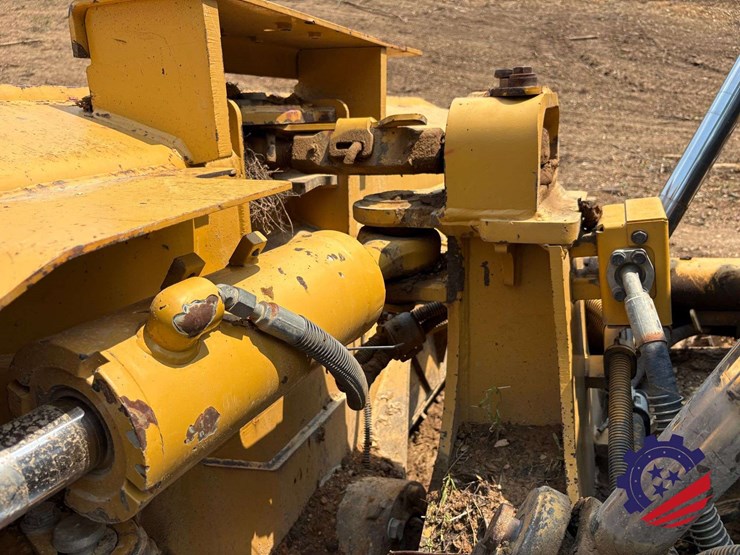 2015-caterpillar-d6t-lgp-image-23