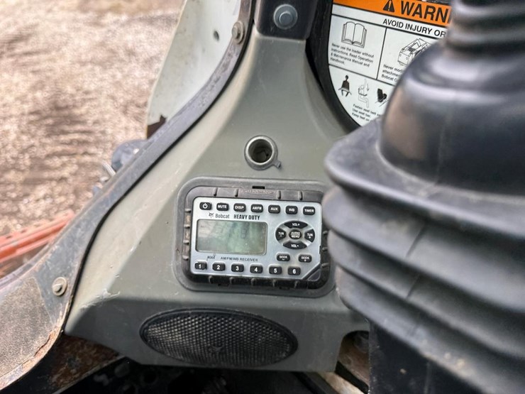 2012-bobcat-t750-image-21