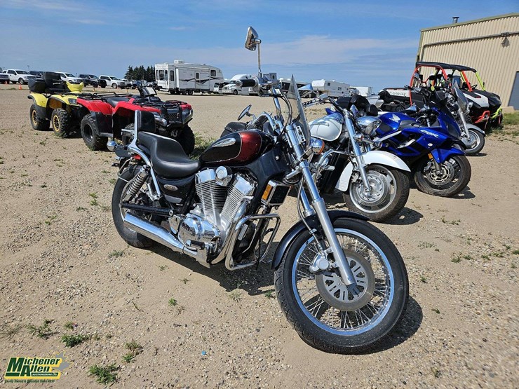 1996-suzuki-intruder-vs1400gl-image-2