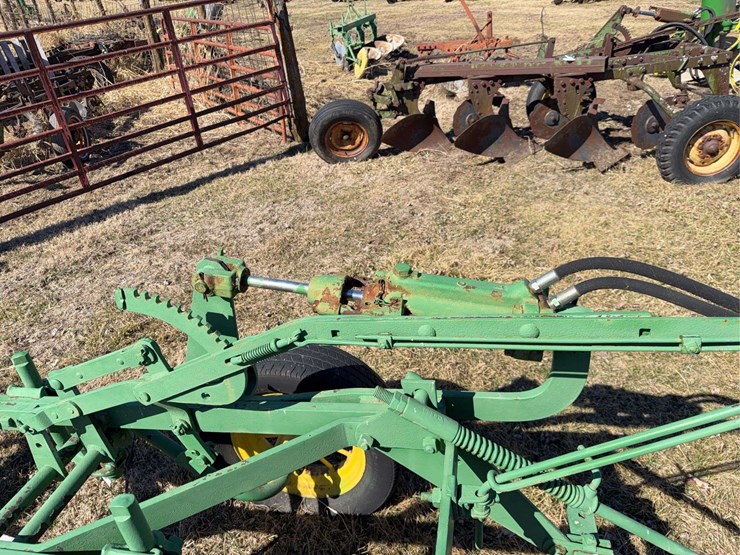john-deere-pull-type-two-bottom-plow-image-11