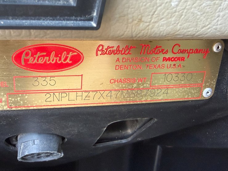 2007-peterbilt-335-image-98