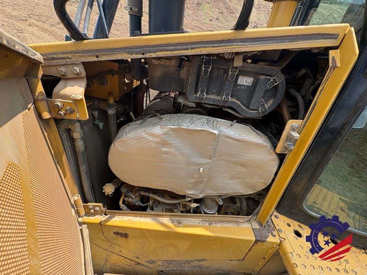 2015-caterpillar-d6t-lgp-image-104