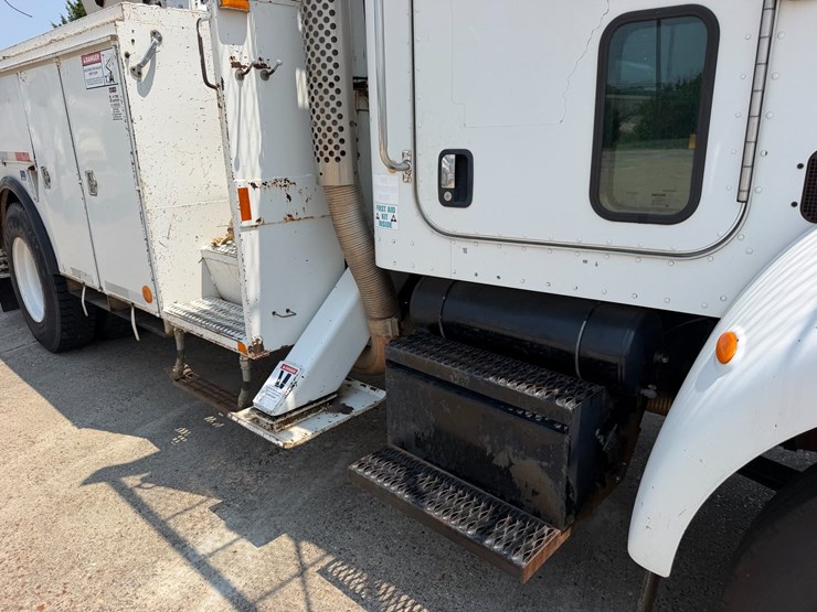 2007-peterbilt-335-image-19