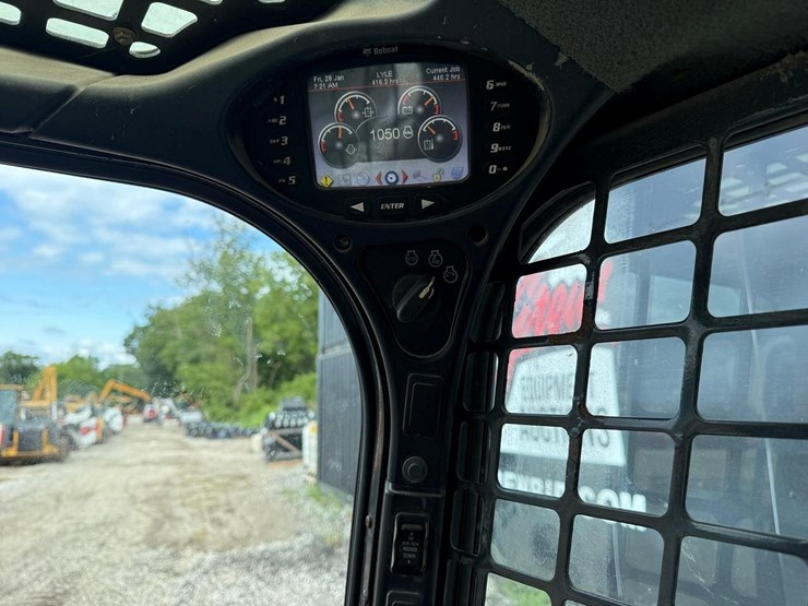 2013-bobcat-s650-image-22