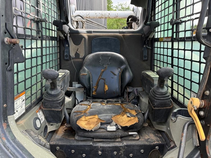 2012-bobcat-t870-image-19