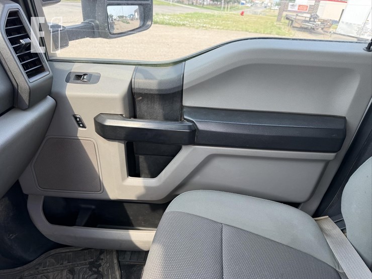 2017-ford-f550-xl-image-28