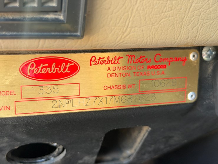 2007-peterbilt-335-image-92