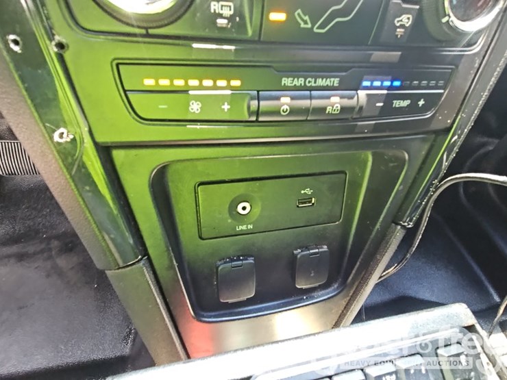 2017-ford-explorer-xlt-image-47