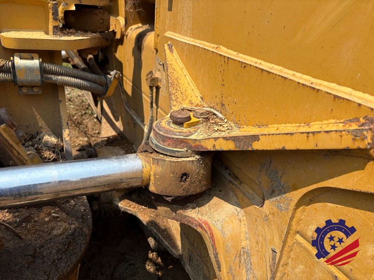 2015-caterpillar-d6t-lgp-image-15