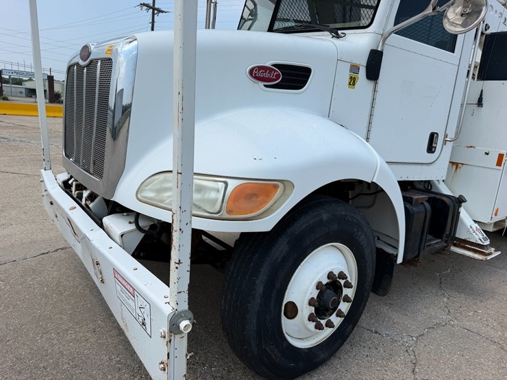 2007-peterbilt-335-image-11