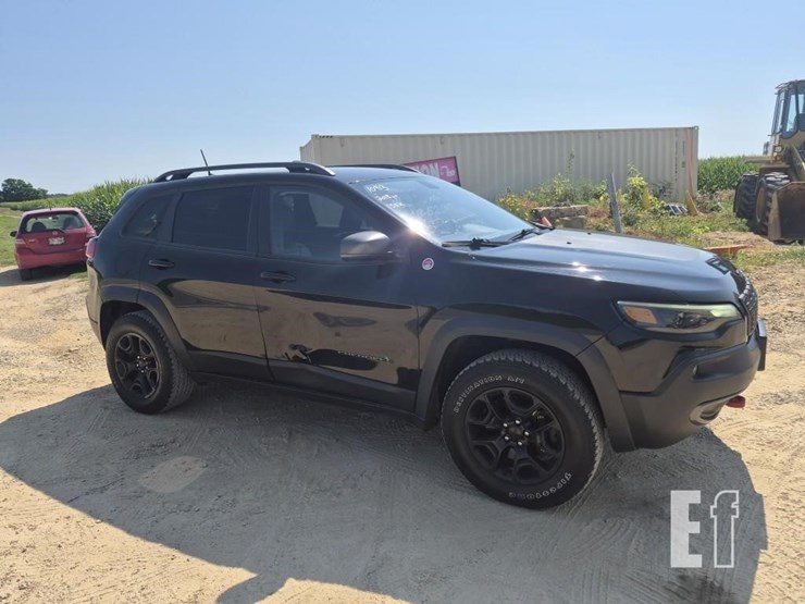 2018-jeep-cherokee-image-4