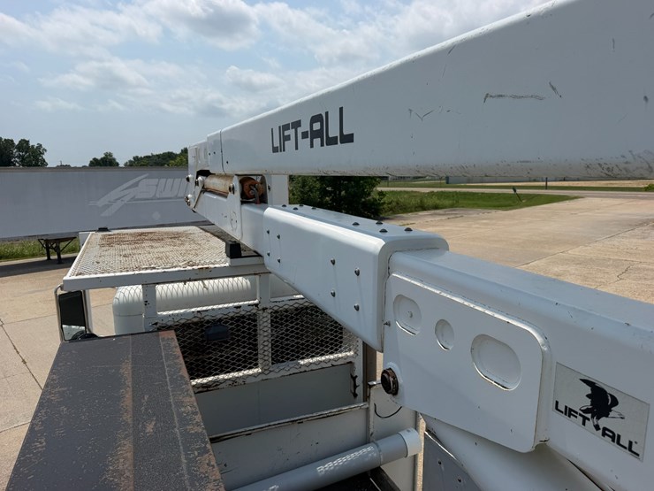 2007-peterbilt-335-image-44