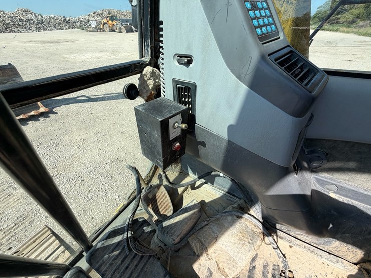 2002-komatsu-pc220-lc-7l-image-30